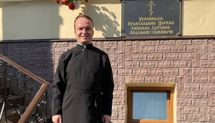 Ο συλληφθείς σπουδαστής της Θεολογικής Σχολής Παύλος Βασιλέφσκι επικοινώνησε με τους συγγενείς του