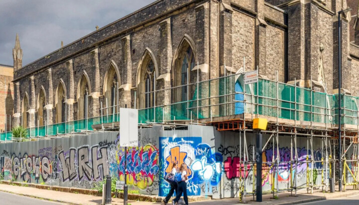 Церковь Святой Марии оказалась под угрозой сноса из-за отсутствия средств на ремонт. Фото: ВВС