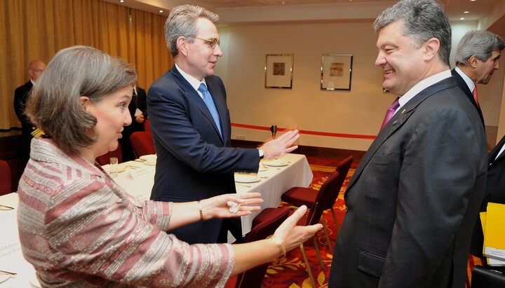 Нуланд, Пайетт и Порошенко. Фото: пресс-служба Госдепа