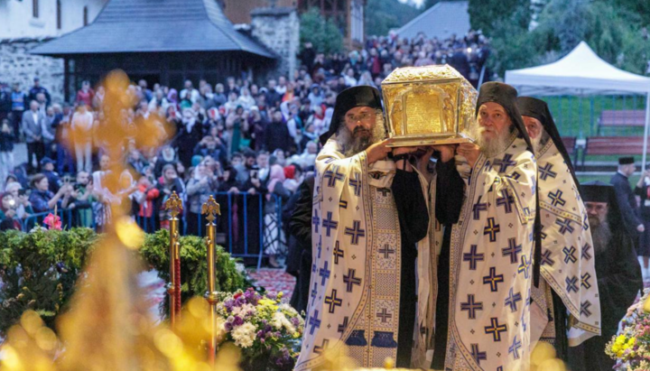 Proclamarea locală a canonizării cuvioșilor Paisie (Olaru) și Cleopa (Ilie) la mănăstirea Sihăstria. Fotografie: doxologia.ro