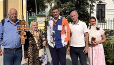 Usyk comes to Lavra to support UOC worshippers