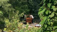 In Lavra, reserve staff tamper with holy relics of Venerable Fathers 
