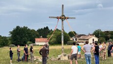 Στη Γαλλία η καθολική νεολαία αποκαθιστά χριστιανικά ιερά