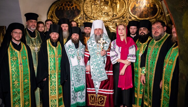 Коtlearevska cu Dumenko și colegii săi în Peșterile Îndepărtate. Fotografie: Facebook de pe pagina Коtlearevska 