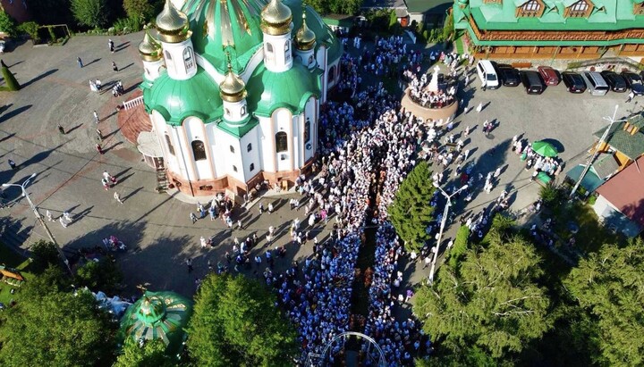 Святкова Літургія в Аннинському монастирі. Фото: Конотопська єпархія