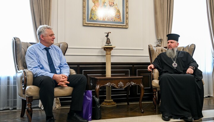 Епіфаній Думенко і глава адвентистів сьомого дня Роман Проданюк. Фото: ПЦУ