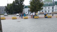 Provocateurs with anti-church posters gather near Kyiv-Pechersk Lavra