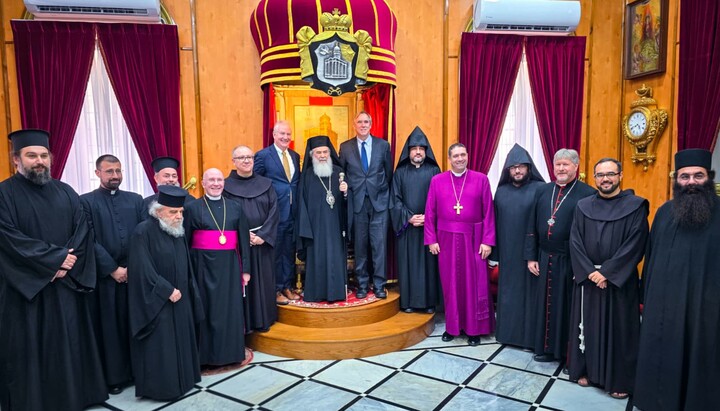 Întâlnirea Patriarhului Ierusalimului Teofil al III-lea și a altor lideri religioși cu senatorii SUA Chris Van Hollen și Jeff Merkley. Fotografie: jerusalem-patriarchate