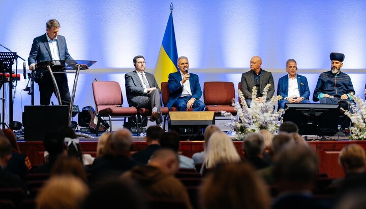 Yelensky speaks about an unprecedented level of freedom of faith in Ukraine. Photo: ВESS website