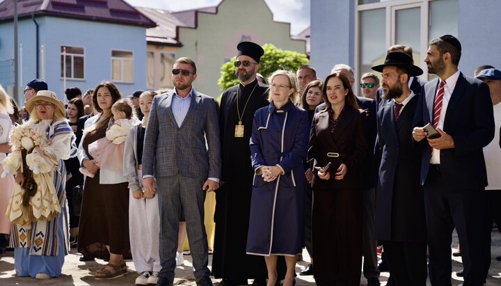 Guests and clergy at the celebration in Anatevka. Photo: OrthodoxTimes