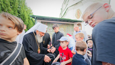 Блаженнейший раздал детям «рюкзачки милосердия» к новому учебному году