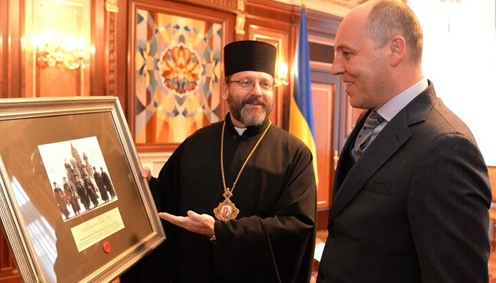 Шевчук показує Парубію Червону площу. Фото: прес-служба УГКЦ