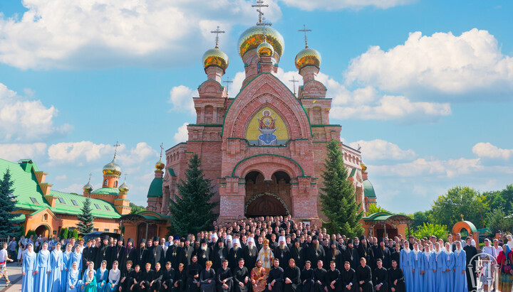 Блаженнейший вместе со студентами духовных школ УПЦ. Фото: пресс-служба УПЦ