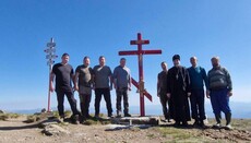 Στο όρος Μπλιζνίτσα οι ενορίτες του ναού της Ουκρανικής Ορθόδοξης Εκκλησίας εγκατέστησαν προσκυνηματικό σταυρό