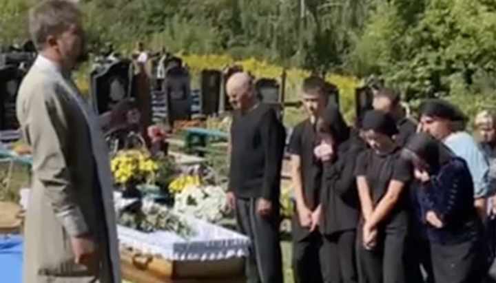 Протоієрей Володимир Главацький на відспівуванні воїна ЗСУ. Фото: Фейсбук священника