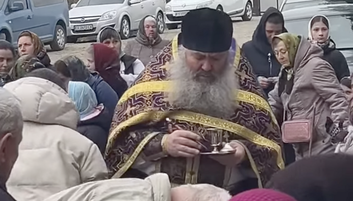 Протоиерей Николай Губка после того, как ПЦУ отобрала его храм в Малятинцах. Фото: СПЖ