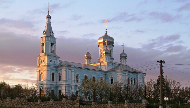 Архангело-Михайловский храм в поселке Краснокутск. Фото: wikipedia