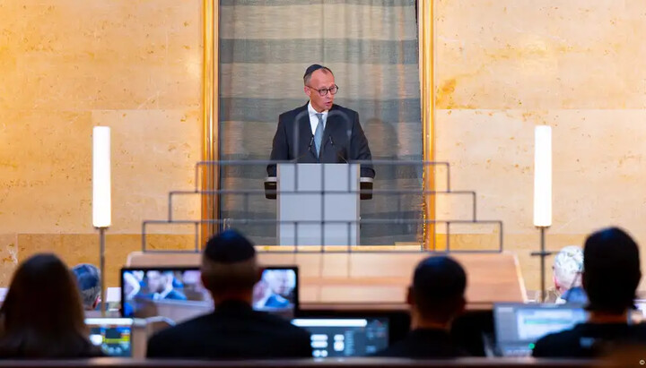 German Chancellor in the synagogue. Photo: Sven Hoppe