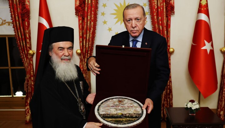 Patriarch Theophilos and Erdogan. Photo: the website of the Jerusalem Patriarchate
