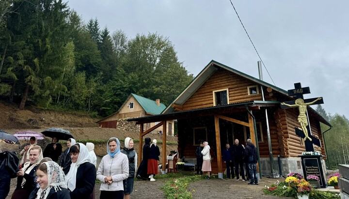 Biserica în cinstea Sfântului Duh în schitul Sfântului Duh din satul Sinevirska Poliana. Foto: Facebook al arhiepiscopului Simeon