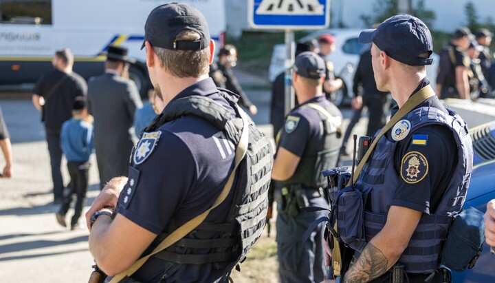 Police units patrolling the streets of Uman during the Jewish New Year. Photo: National Police