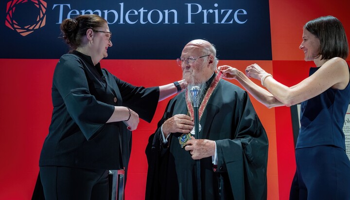 Вручення премії Патріарху. Фото: orthodoxianewsagency