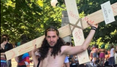 В Италии ЛГБТ-активисты проведут прайд-пародию на Крестный путь