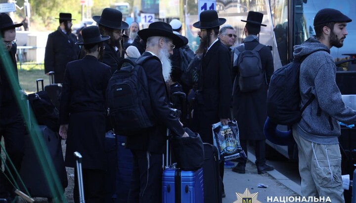 Hasidim are leaving the city of Uman. Photo: National Police