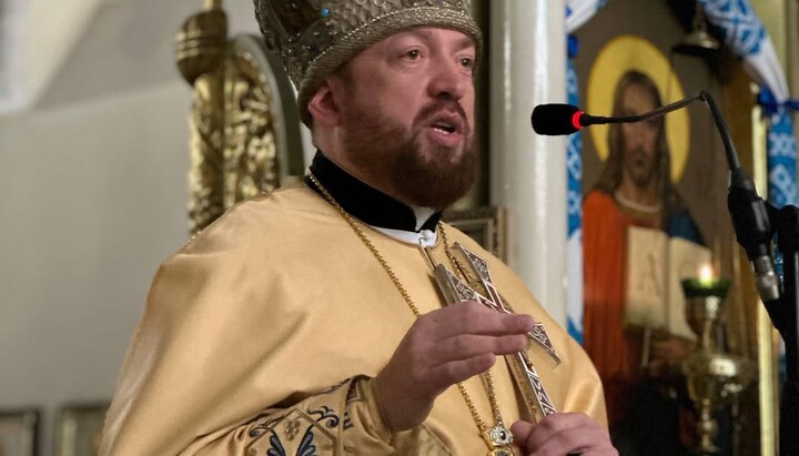 У Львові клірик ПЦУ провів «літургію» у митрі святого Іоанна Кронштадського