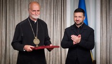 Zelensky presents order to UGCC metropolitan in the USA