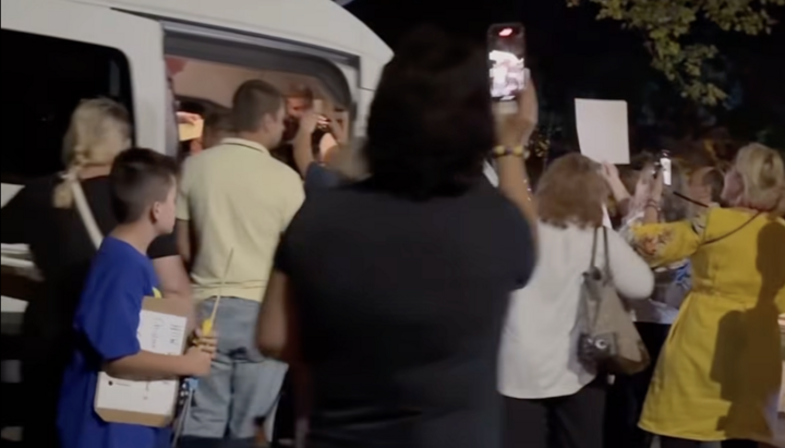 Украинцы кричат «Ганьба» иерархам Константинопольского патриархата в США. Фото: franklinreporter