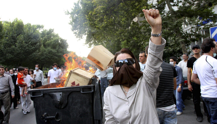 Street protests in Tehran, 2009. Photo: Reuters