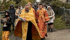 Навколо села Котів віряни УПЦ звершили хресний хід із молитвою про мир