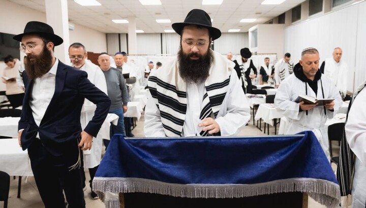 A service in the synagogue in Obolon. Photo: Facebook of the 