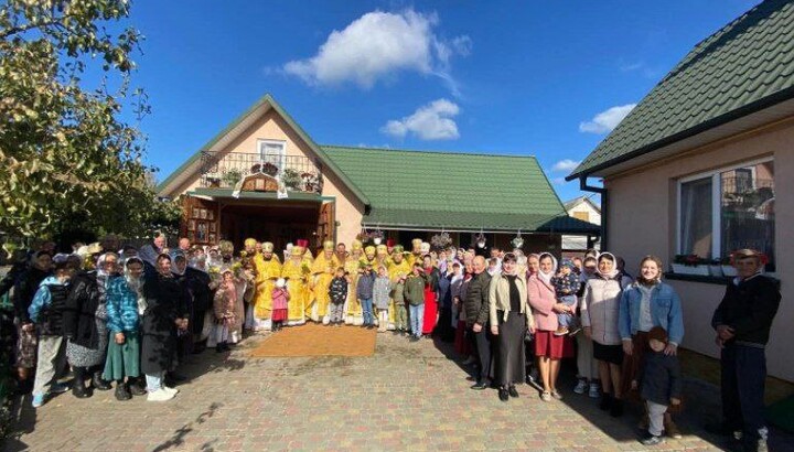 Община УПЦ в селе Скулин Ковельского района отметила престольный праздник в честь святого Апостола Иоанна Богослова в домовом храме. Фото: Телеграм-канал «Перший Козацький»