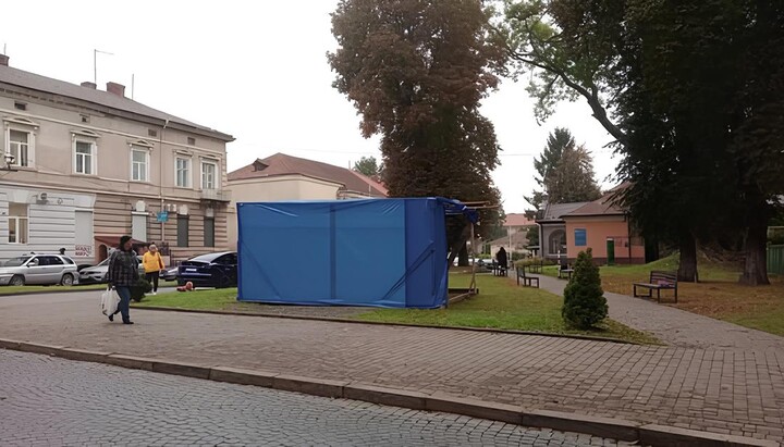 Στη Λβιβοβσκινα οι αρχές αρνήθηκαν στην ΠЦУ την εγκατάσταση μνημείου στον μητροπολίτη της ΡΠЦ