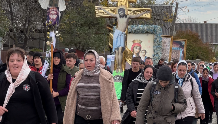 Στη Βουκοβίνα πραγματοποιήθηκε λιτανεία προς τη Μονή Βλαδιμίρ στο Κολενκόβτσι