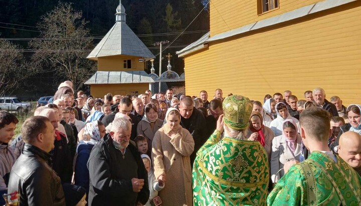 Στην Ουστ-Πουτίλα η διωκόμενη ενορία της Ουκρανικής Ορθόδοξης Εκκλησίας γιόρτασε την εορτή του ναού