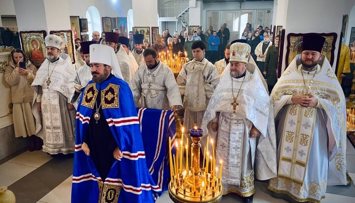 Харьковский архиерей после освящения храма в Краснопавловке. Фото: пресс-служба епархии