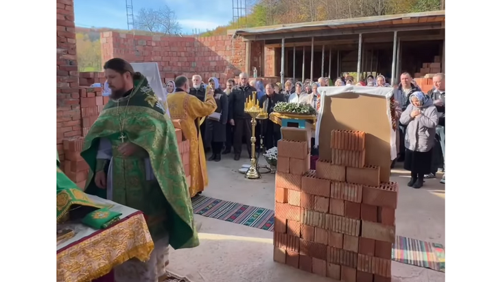 Sărbătoarea hramului în satul Dumbrava Roșie. Fotografie: preot. Nicolae Știrbu