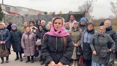 В Смеле прихожане УПЦ пришли к ТЦК требовать освобождения своего священника