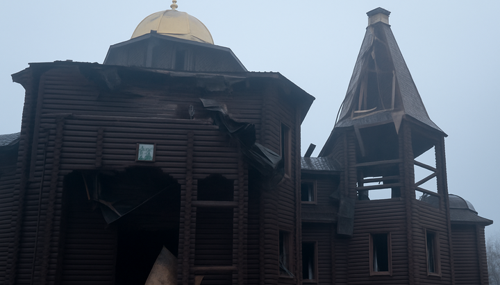 Пошкодження Свято-Троїцького храму УПЦ у місті Добропілля Донецької області. Фото: Телеграм-канал Покровського вікаріатства.