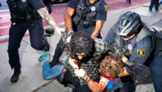 В США чиновник-мусульманин избил христианина на акции памяти Чарли Кирка