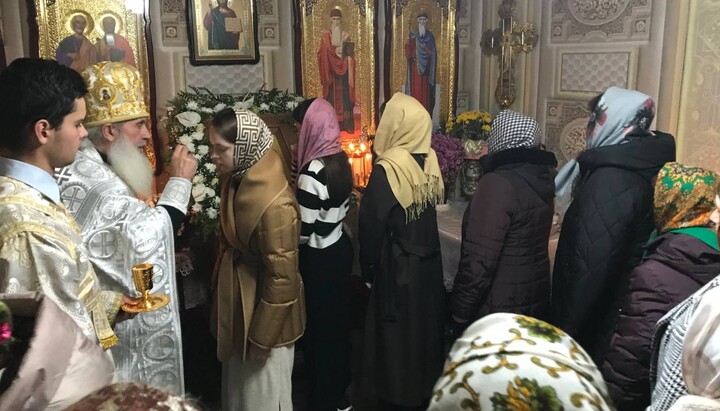 UOC сommunity in Zadubrivka prays in a house church on its patronal feast