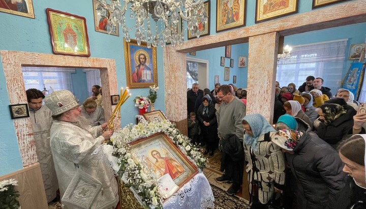 In Stavchany, UOC bishop consecrates house chapel after church seizure
