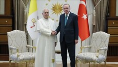 Pope arrives in Turkey and meets with Erdogan