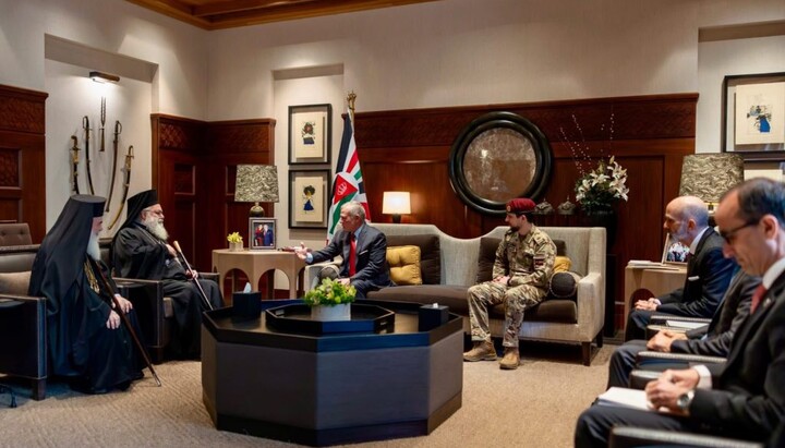 King Abdullah II during a meeting with Patriarch John X of Antioch and Patriarch Theophilos III of Jerusalem, Amman. Photo: Orthodoxia News Agency