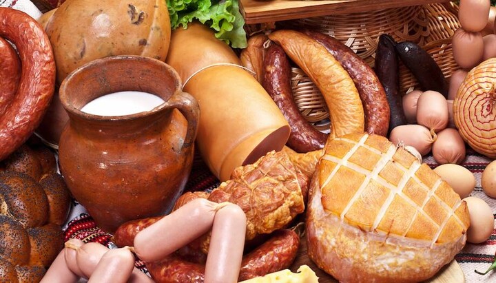 În Biserica Ortodoxă a Ucrainei (PCU) se consideră că în post se poate consuma și cârnați, și lactate. Foto: surse deschise