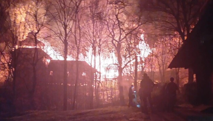 Пожар в Покровском монастыре в с. Кострина. Фото: Мукаческая епархия