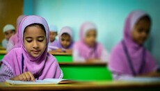 Στη Βρετανία απέλυσαν έναν δάσκαλο για τα λόγια του ότι η Αγγλία είναι χριστιανική χώρα